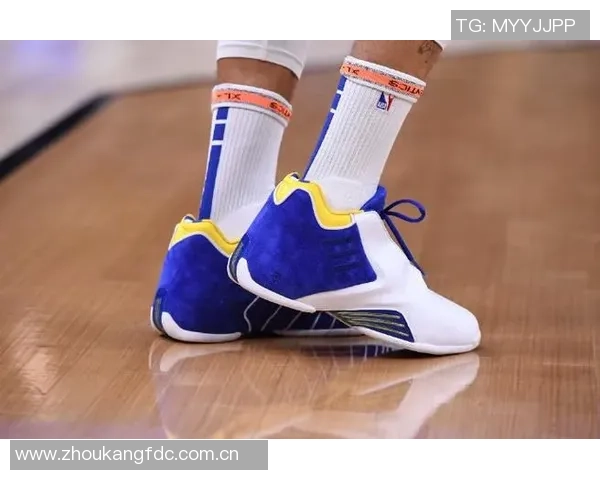 库里赛前训练穿TMac3s向麦迪致敬展现传奇球员的风范